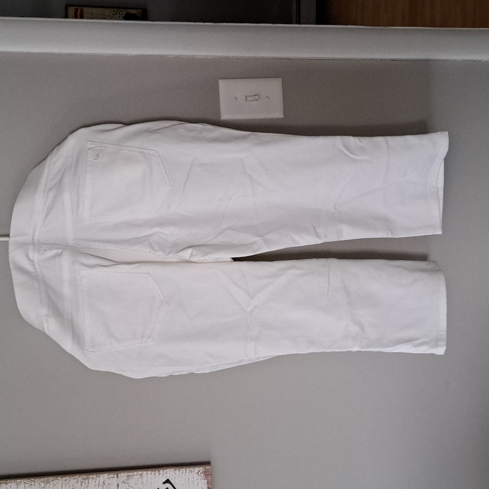 Size 14 white Martha Stewart capris